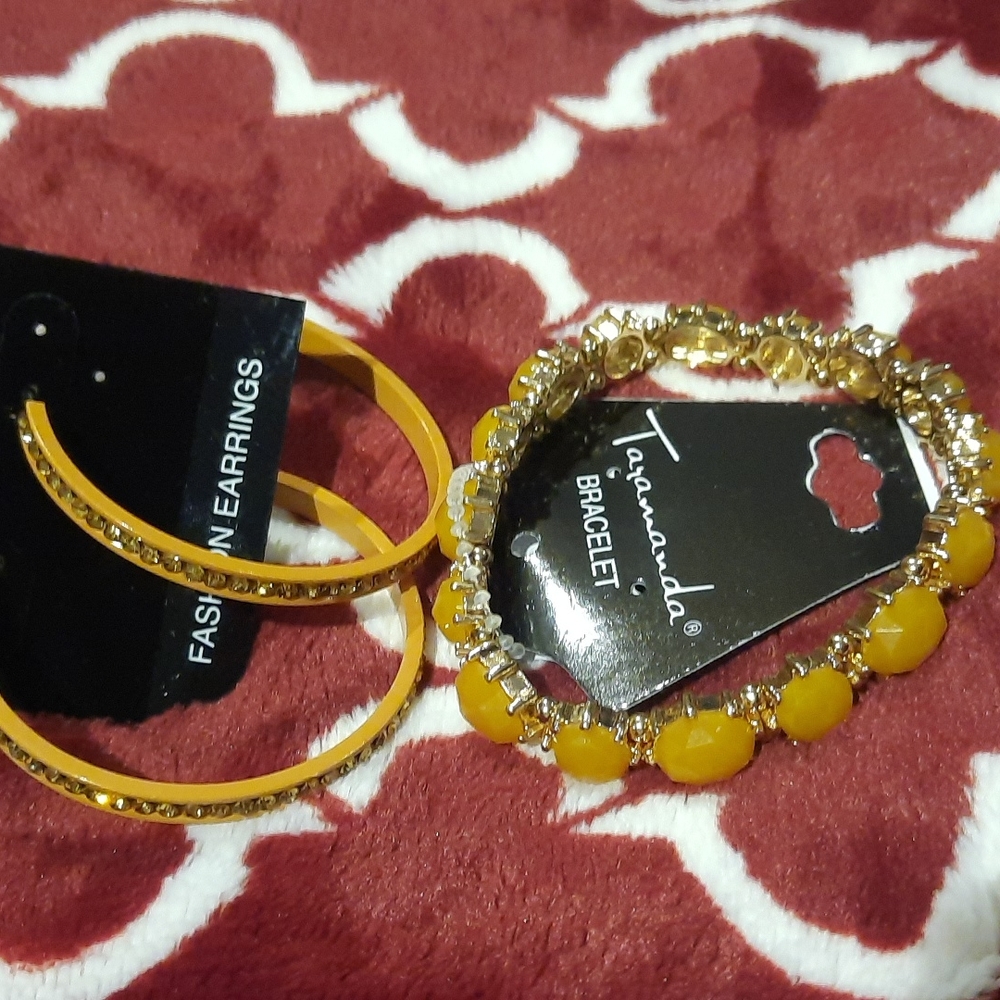 Earrings & bracelet - Picture 3 of 5